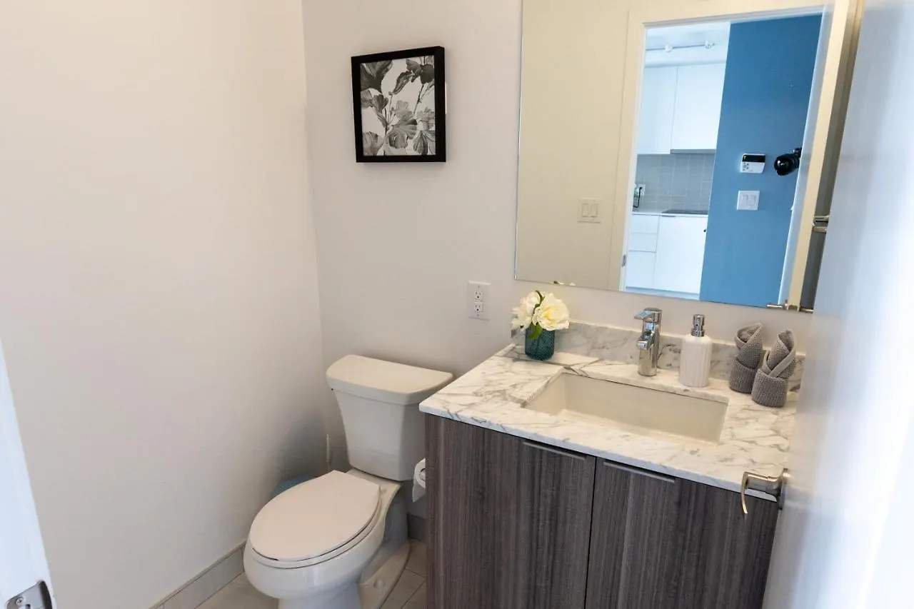 Apartment Luxury View In Toronto Downtown 3 Bedroom 2.5 Bathroom 1 Parking