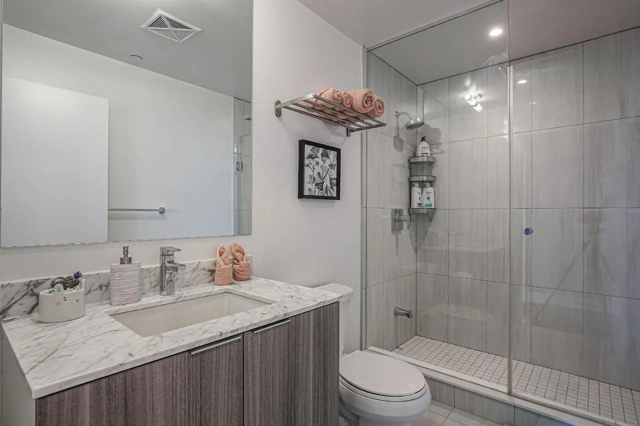 Luxury View In Toronto Downtown 3 Bedroom 2.5 Bathroom 1 Parking 0*,  Canada