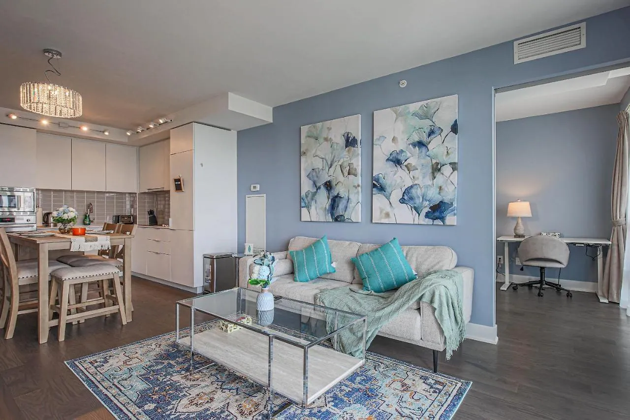 Luxury View In Toronto Downtown 3 Bedroom 2.5 Bathroom 1 Parking Apartment