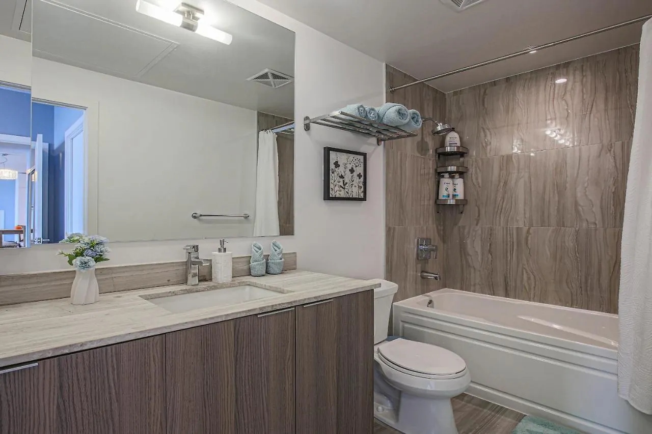 Luxury View In Toronto Downtown 3 Bedroom 2.5 Bathroom 1 Parking Apartment