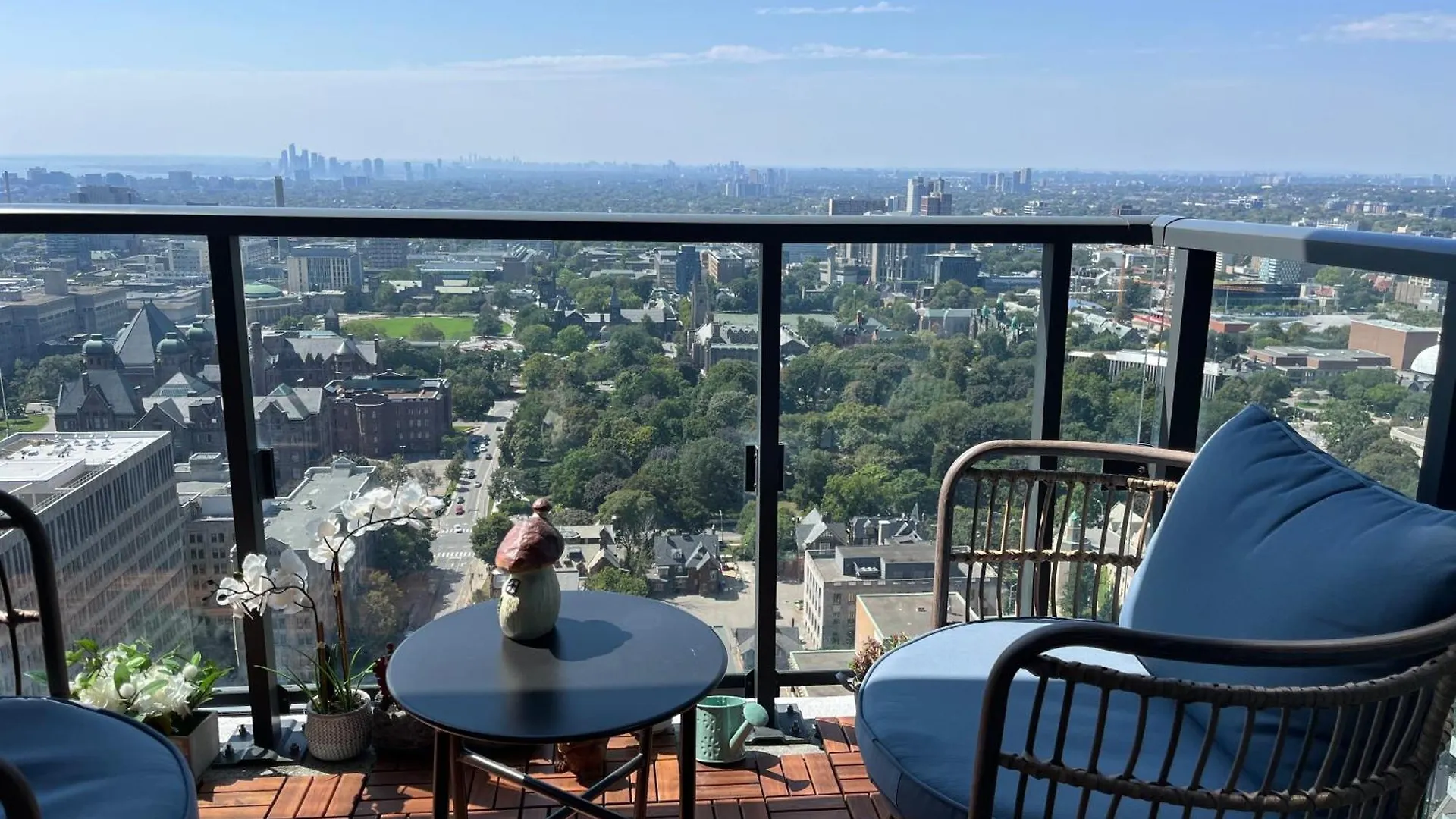 Apartment Luxury View In Toronto Downtown 3 Bedroom 2.5 Bathroom 1 Parking